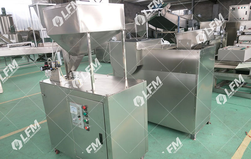 آلة تقطيع اللوز.jpg