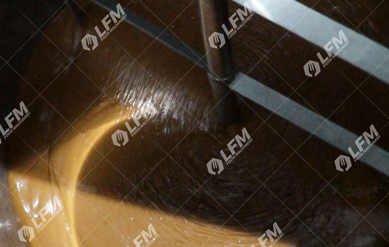 إنتاج زبدة الفول السوداني في المصنع.jpg